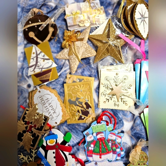 NWOT LOT OF 85 FUN XMAS TAGS - Picture 10 of 13